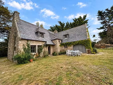 finistère: saint-pol-de-léon. maison de prestige rénovée à 450 m de la plage
