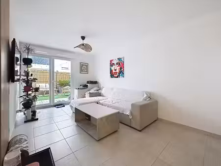bel appartement 3 pièces récent avec grand extérieur de 33 m² et 2 places de parking