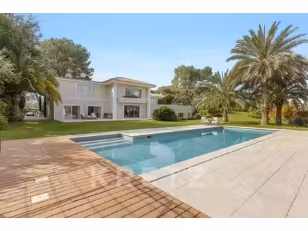 domaine privé à mougins : une adresse rare et confidentielle