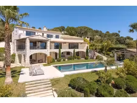 proche saint-paul de vence - luxueuse villa au sein d'un domaine fermé
