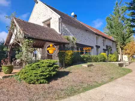 propriété de 207 m²  terrain de 5 371 m²  double garage