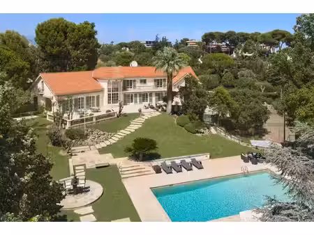 somptueuse propriété dans un secteur résidentiel recherché d'antibes