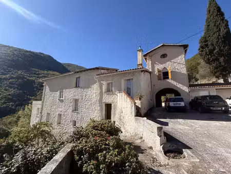propriété exceptionnelle à 40 minutes de monaco  à sospel  dans un cadre naturel d'une...