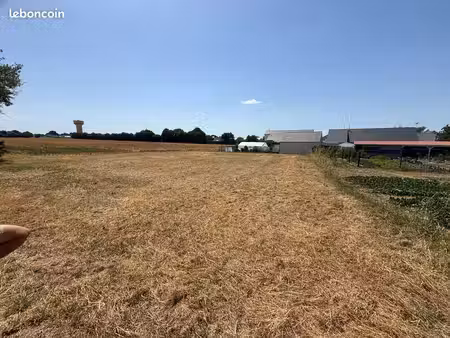 terrain à bâtir de 1310 m² à la pommeraye (49)