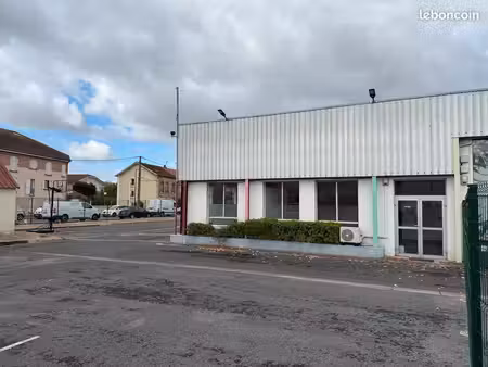 local professionnel 90 m² en angle de rue avec 4 parkings - châlons-en-champagne
