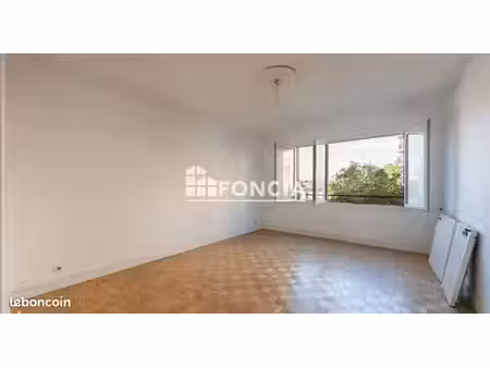 vue degagee / lumineux / rafraichissement a prevoir