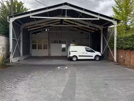 à louer – hangar de 280 m² en centre-ville avec bureaux et parking