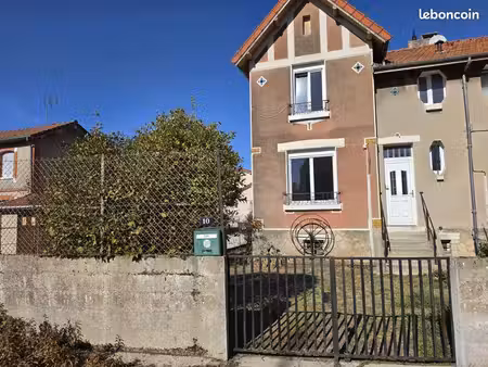 maison 3 chambres avec jardin – secteur calme proche du centre-ville