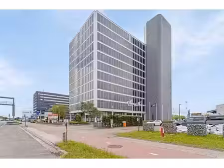 bureaux dans le bâtiment ahlers dans le port d'anvers