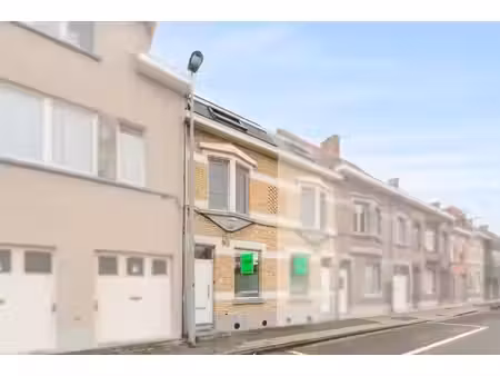instapklare rijwoning nabij centrum