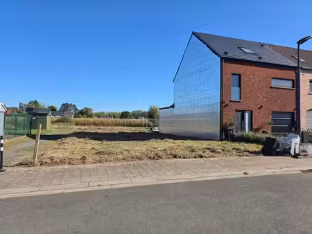 terrain de 602 m² pour maison 3 façades à tisselt