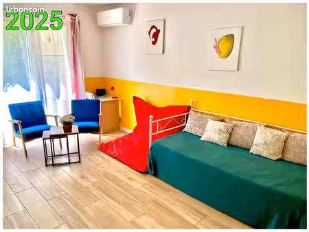 très bel appartement 40m2 en centre-ville  tout équipé  vue jardin. bail 3-6 mois