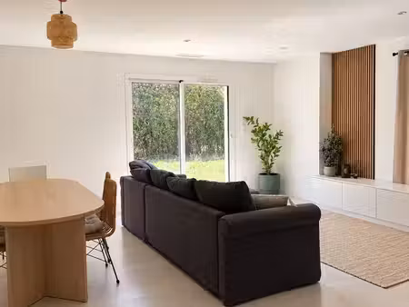 a louer - maison moderne et chaleureuse meublee