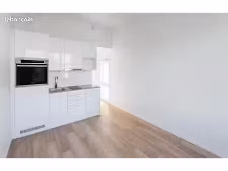coulommiers – beau t2 de 28 m² entièrement rénové avec parking et cave