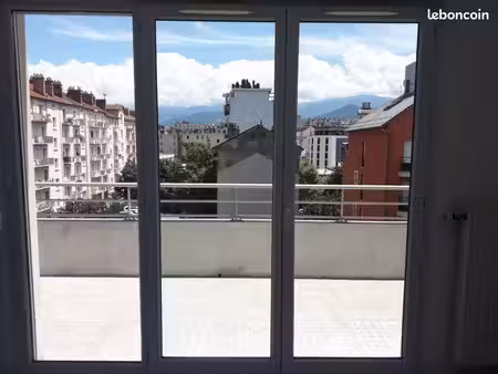 beau t2 57m² avec balcon et parking
