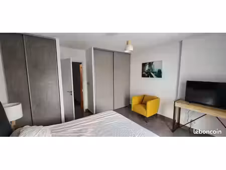 villa 3 pièces 80m²