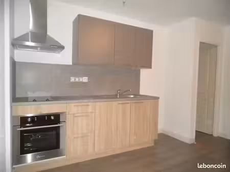 loue apt t2 + cave + parking privé