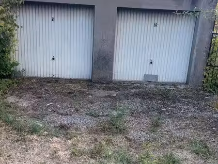 lot de 2 garages dont 1 disposant d’une fosse mécanique