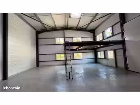 location local d'activités / entrepôt  160 m²