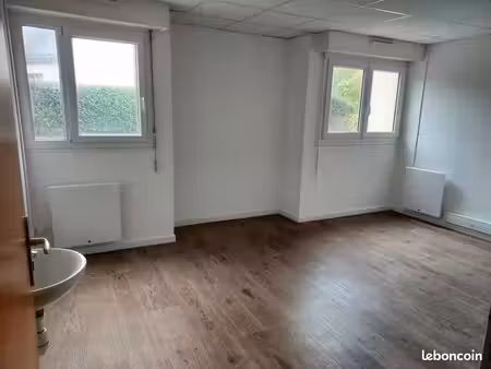 local professionnel/bureau à louer 17 m²