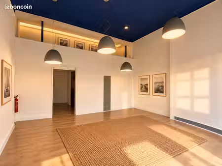 boulevard carnot  lille : 52 m² vitrine + mezzanine  jusqu’à 5 postes  pmr  sans frais d’a