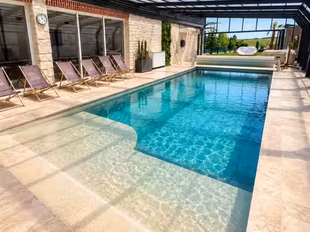 a 1h de paris - domaine de standing de 5000m²  1000m² habitables  piscine chauffée couvert