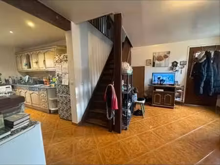 a vendre appartement au 1er étage et en duplex avec cour commune et garage 4 chambres
