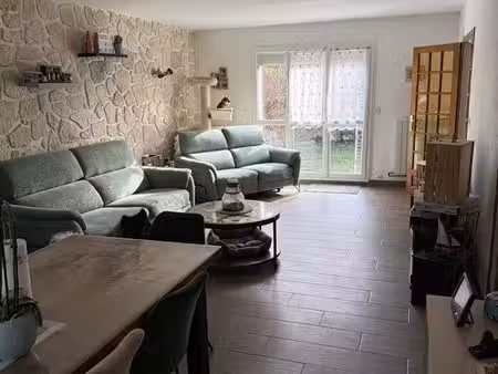 maison familiale de 132 m² avec véranda et espace extérieur à cires-lès-mello