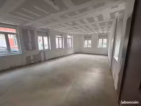 local commercial en angle – forte visibilité – 71 m² – arras