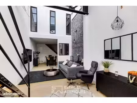 loft/atelier/surface 4 pièces 155 m²