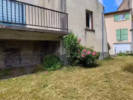 maison à rénover avec jardin et terrasse à enval