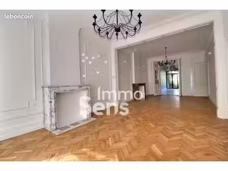 maison 7 pièces 256 m²