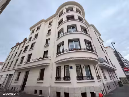 t3/t4 de 89 m² – lumineux  ascenseur  charme art déco - saint joseph