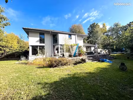 maison 7 pièces 220 m²