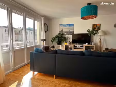 à vendre – t4 transformé en t3 de 75 m² – 165 000 – balcon  parking et 2 caves – clermont-