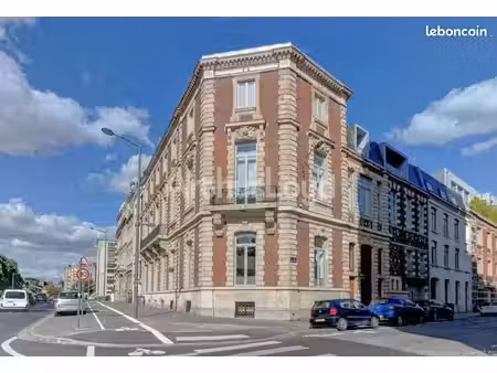 bureau 220 m²