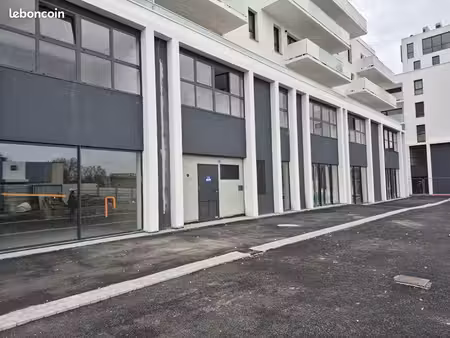 local d'activité 192 m²