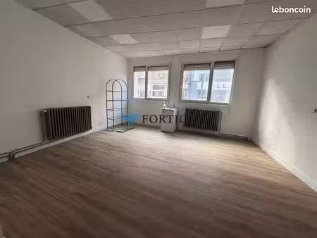 bureaux 25 m² lens