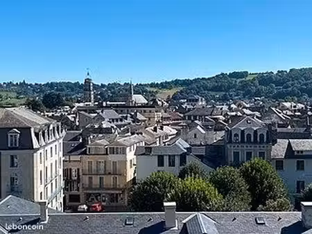 immeuble: local libre (160m2) + 4 appartements déjà loués + grande cave + appt de 80m2 à c