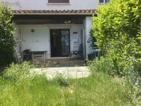 studio avec terrasse et jardin