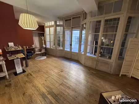 boutique 58 m² nay