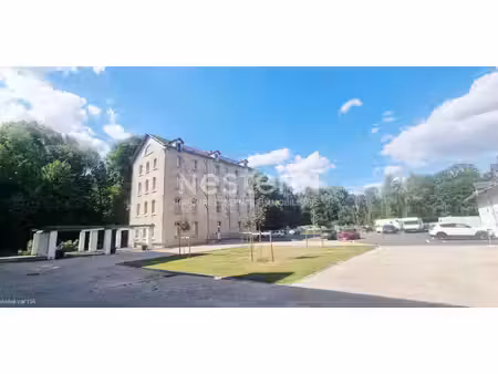 appartement t2 dans une résidence sécurisée et 2 places de stationnement.