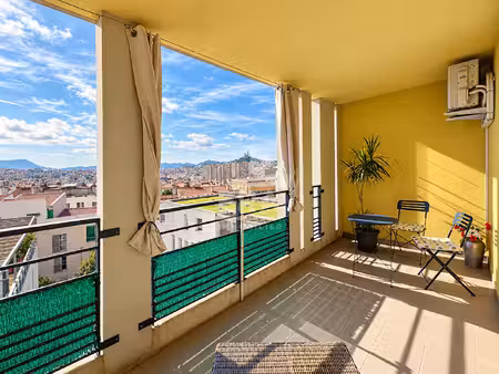 à vendre  t1 de 38 m² avec terrasse de 11 m²  marseille 13001  vue notre-dame