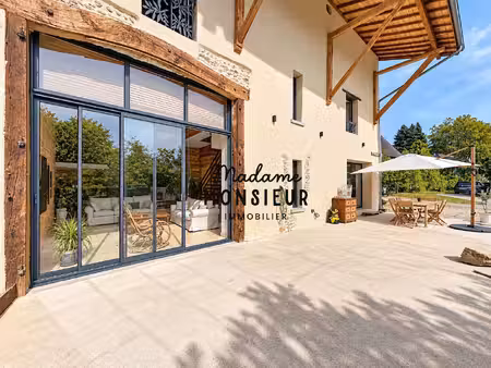 grange rénovée de plus de 200m2 de manière haut de gamme