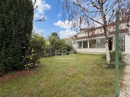 à saint-georges  le charme de la pierre avec vie de plain-pied  grand garage et jardin de 