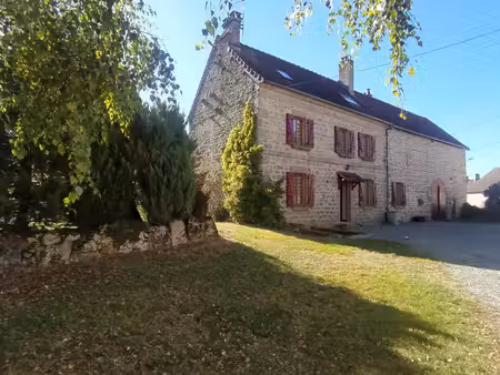 propriete en pierres - parc arbore