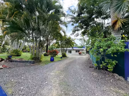 à louer villa meublée avec piscine à baie-mahault