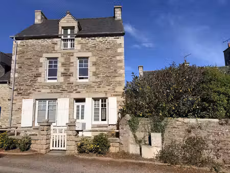 maison en pierre 3 chambres  village de la garde à saint cas