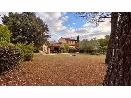 villa de 180 m2 avec piscine jardin 1800m2 au calme panneaux solaires