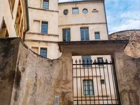 à vendre bien d éxception au coeur de mâcon